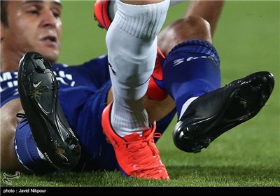 Esteghlal Loses to Zob Ahan in Iran Professional Football League in Tehran