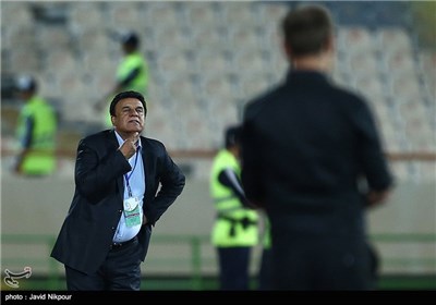 Esteghlal Loses to Zob Ahan in Iran Professional Football League in Tehran