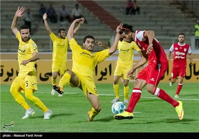 دیدار تیم های فوتبال تراکتورسازی و راه آهن - تبریز