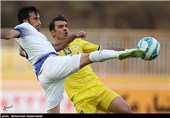 دیدار تیم های فوتبال نفت تهران و ملوان بندر انزلی