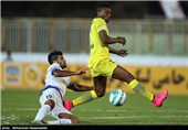 دیدار تیم های فوتبال نفت تهران و ملوان بندر انزلی