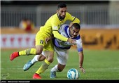 دیدار تیم های فوتبال نفت تهران و ملوان بندر انزلی