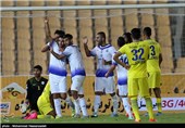دیدار تیم های فوتبال نفت تهران و ملوان بندر انزلی