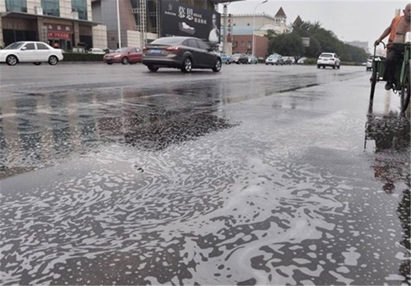 First Rainfall since Tianjin Explosion Leaves City Covered in Mysterious White Foam