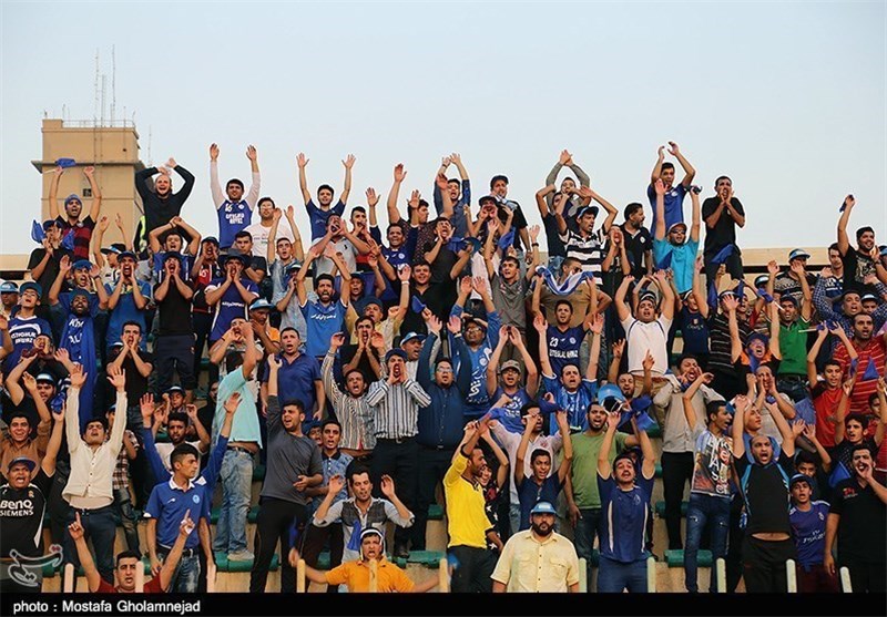 حاشیه دیدار استقلال خوزستان - پرسپولیس| درگیری شدید هواداران و حضور یگان ویژه در ورزشگاه