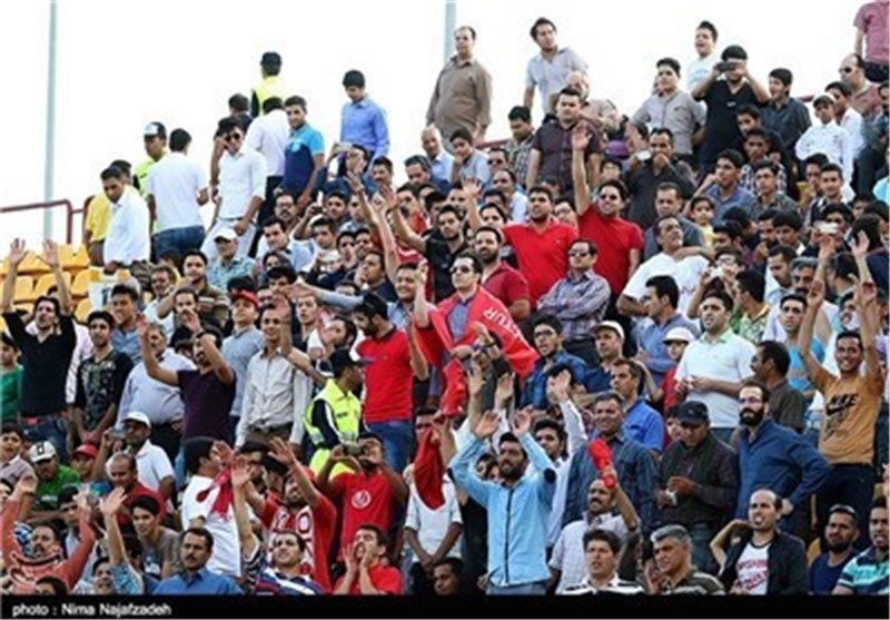 اعتراض مشهدی‌ها به هواداران پرسپولیس/ ترافیک شدید در خیابان‌های منتهی به ورزشگاه