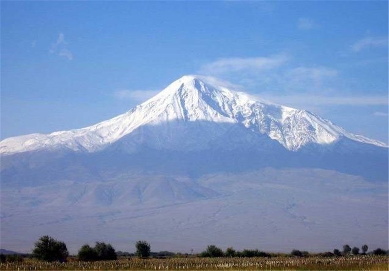 بانوی کوهنورد قمی قله آرارات ترکیه را فتح کرد‌
