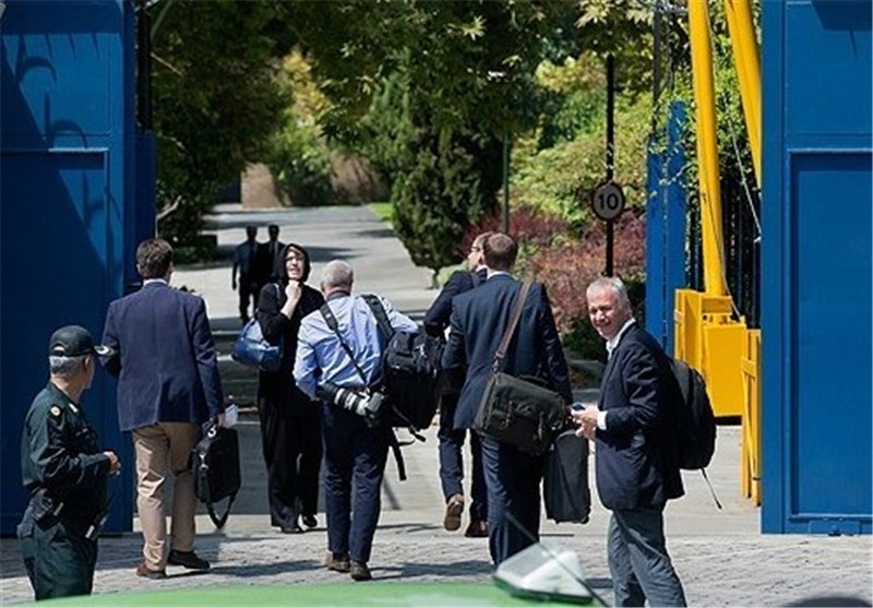 تصاویر بازگشایی مجدد سفارت انگلیس در میان تدابیر شدید امنیتی