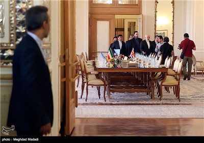 Iranian, British FMs Meet in Tehran