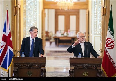 کنفرانس خبری مشترک محمدجواد ظریف و فیلیپ هاموند وزرای امور خارجه ایران و انگلیس