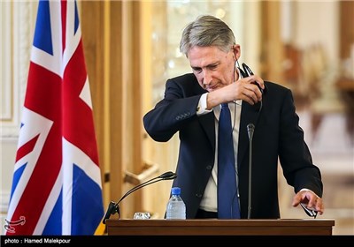 فیلیپ هاموند وزیر امور خارجه انگلیس در کنفرانس خبری مشترک با محمدجواد ظریف وزیر امور خارجه ایران