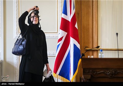 در حاشیه کنفرانس خبری مشترک وررای امور خارجه ایران و انگلیس