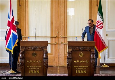 در حاشیه کنفرانس خبری مشترک وررای امور خارجه ایران و انگلیس