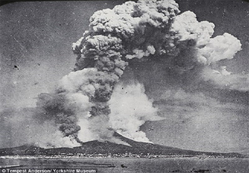 تصاویر عکاس انگلیسی از فوران آتشفشان ها در 120 سال پیش
