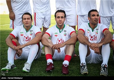 مهدی هاشمی نسب و علی کریمی در تمرین تیم فوتبال ستارگان ایران