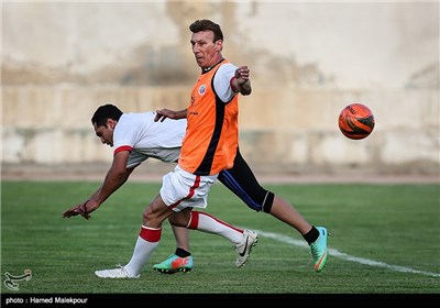 مارکار آقاجانیان در تمرین تیم فوتبال ستارگان ایران