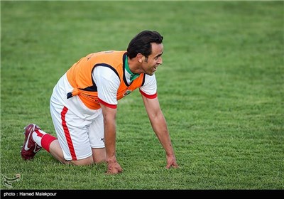 علی کریمی در تمرین تیم فوتبال ستارگان ایران