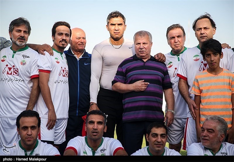 رودرویی ستارگان فوتبال ایران و جهان با حضور تنابنده و سلطان فوتبال