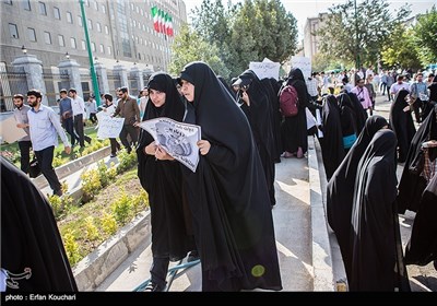 تجمع دانشجویان مقابل مجلس شورای اسلامی
