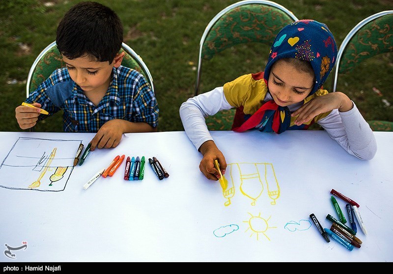 جشنواره نقاشی با موضوع انقلاب در مدارس استان قزوین برگزار شد