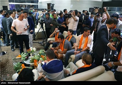 ورود بازیکنان تیم فوتبال ستارگان جهان به تهران