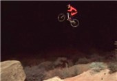 فیلم/ لحظه پرش از روی صخره با دوچرخه