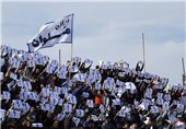 حضور 900 نفر و شعار علیه طالب‌لو/ خوش‌وبش بازیکن ملوان با مربی استقلال+تصاویر