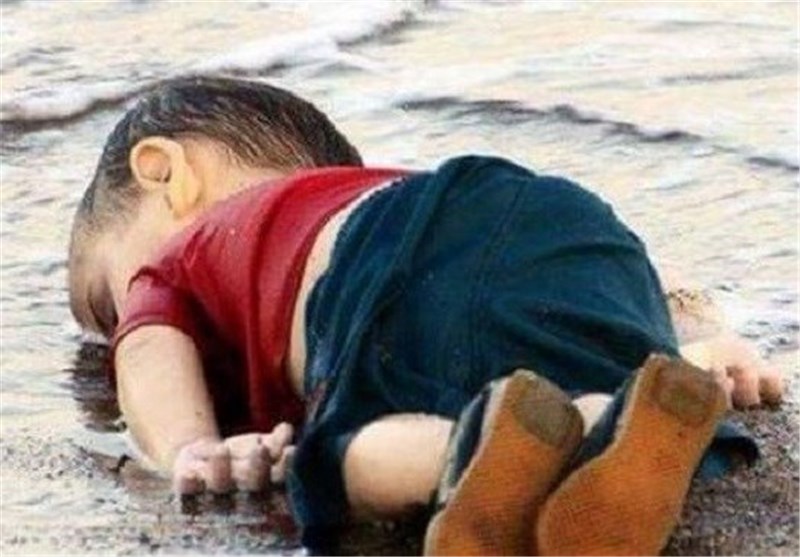 جسد کودک آواره سوری بر شن‌های سواحل ترکیه آرام گرفت+ تصاویر