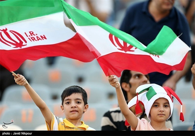 حضور تماشاگران در ورزشگاه آزادی 8 ساعت مانده به آغاز بازی ایران - قطر