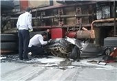 عکس/ واژگونی کامیون روی پراید