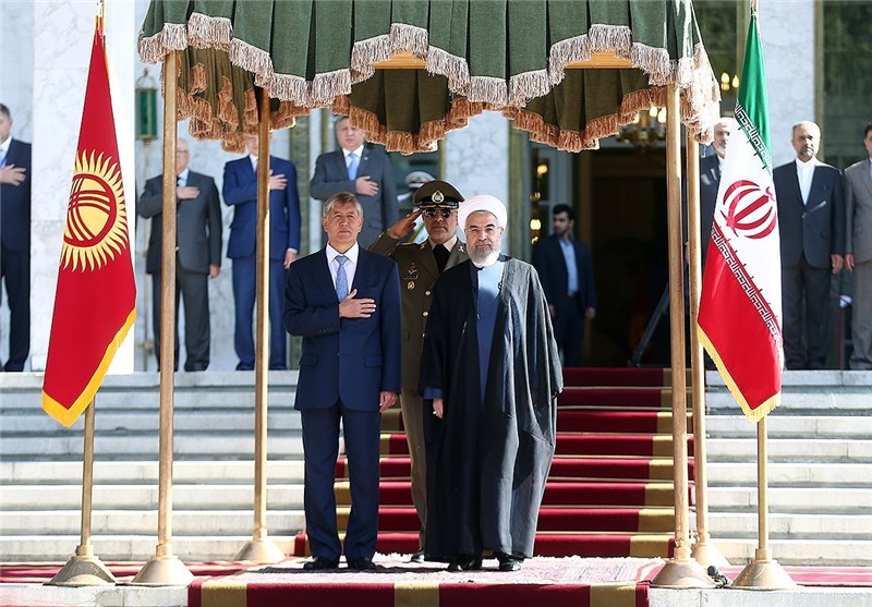 روحانی از رئیس‌جمهور قرقیزستان استقبال کرد