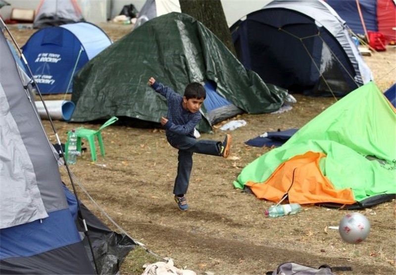 2,500-3,000 Refugees Have Entered Austria from Hungary: Police