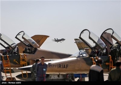 Iranian Army Stages Massive Aerial Exercises in Central Province
