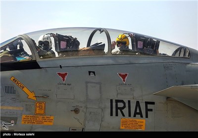 Iranian Army Stages Massive Aerial Exercises in Central Province