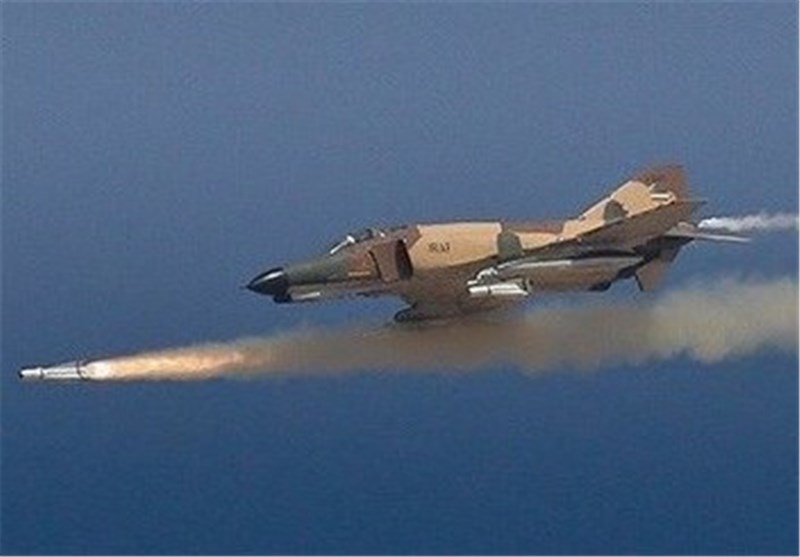 Iranian Fighter Jets Hit Mock Enemy Positions by Homegrown Smart Bombs