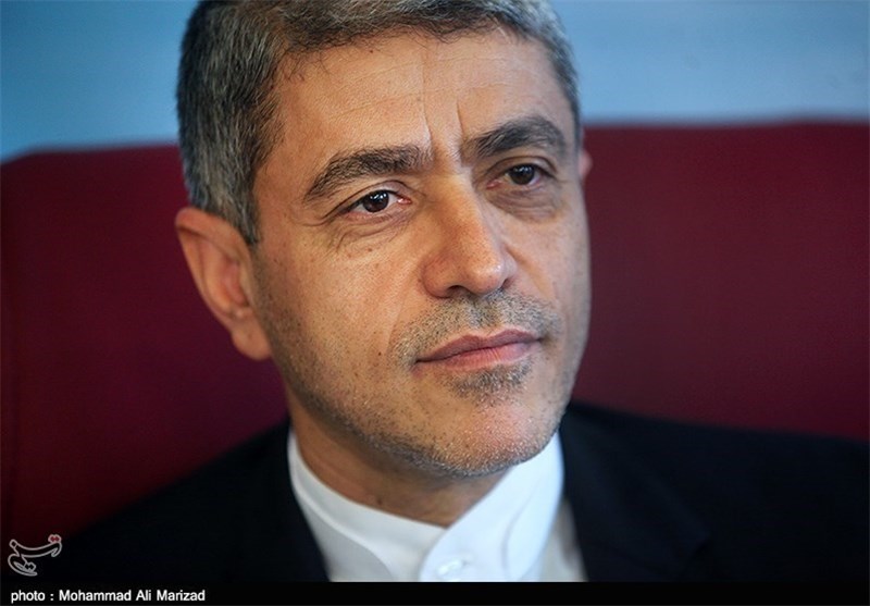 طیب‌‌نیا:کاهش قیمت نفت رشد اقتصادی ایران را با تهدید جدی مواجه کرد