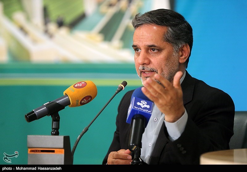 نقوی‌حسینی: وزیر نفت عزمی برای مقابله با تحریم‌‌ها ندارد
