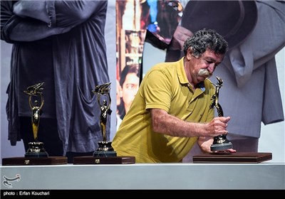 تقدیر از فرهاد ورهرام مستندساز در مراسم هفدهمین جشن سینمای ایران