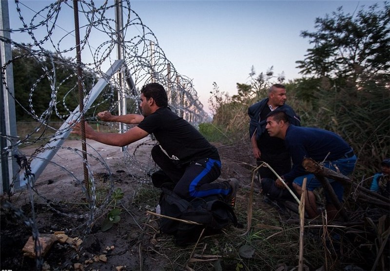Hungary to Build Second Fence on Border with Serbia to Keep Out Migrants