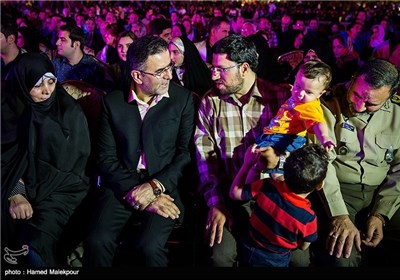 فرزند شهید علی صیاد شیرازی و حجت‌الله ایوبی رئیس سازمان سینمایی در هفدهمین جشن خانه سینما