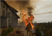 کشته شدن یک نفر و تخریب 400 خانه در آتش سوزی مهیب کالیفرنیا