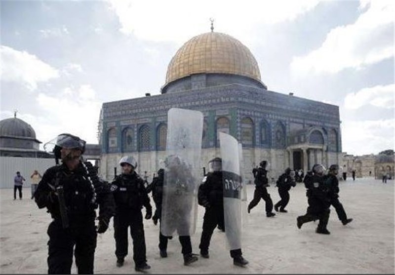 Israeli Settlers, Forces Storm Aqsa Mosque again, Injure Dozens