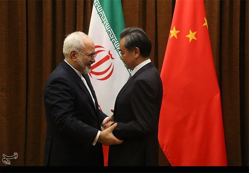 وانگ‌یی در تماس تلفنی با ظریف: چین به دنبال گسترش همکاری‌ها با ایران است