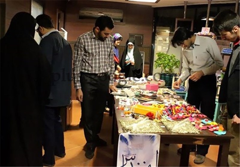 یزد| بوی ماه مهر در قلب تابستان؛ نمایشگاه خیریه چشمان منتظر در کوی مازاری‌ها افتتاح شد