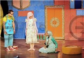 نمایش تئاتر «طنطل» در سالن خلیج فارس خرمشهر بر روی صحنه رفت