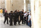 نمازگزاران فلسطینی مانع یورش شهرک نشینان به مسجد الاقصی شدند