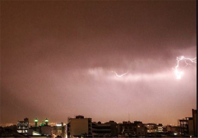 عکس/ رعد و برق در آسمان تهران