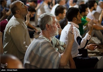 مراسم دعای کمیل در مرقد حضرت زینب در دمشق