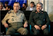 سرلشکر محمدعلی جعفری فرمانده کل سپاه و سرلشکر محمد سلیمی فرمانده اسبق کل ارتش در مراسم ترحیم پدر سردار حسین اشتری فرمانده ناجا