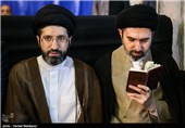 حجت‌الاسلام سیدمجتبی خامنه‌ای و حجت‌الاسلام سید مسعود خامنه‌ای در مراسم ترحیم پدر سردار حسین اشتری فرمانده ناجا
